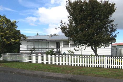 Photo of property in 7 Clinton Avenue, Te Atatu Peninsula, Auckland, 0610