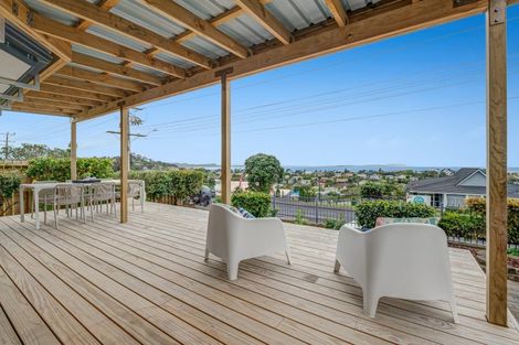 Photo of property in 43 Waiora Road, Stanmore Bay, Whangaparaoa, 0932