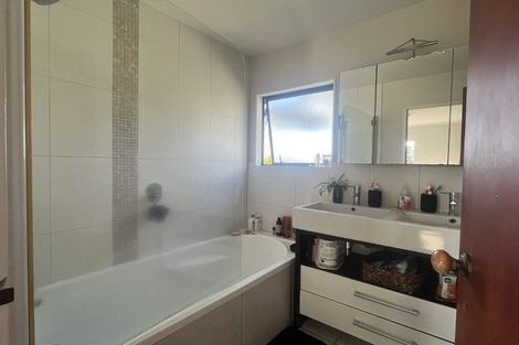 Photo of property in 48 Lakeside Drive, Orewa, 0931