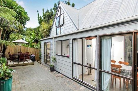 Photo of property in 16 Sylvan Crescent, Te Atatu South, Auckland, 0610