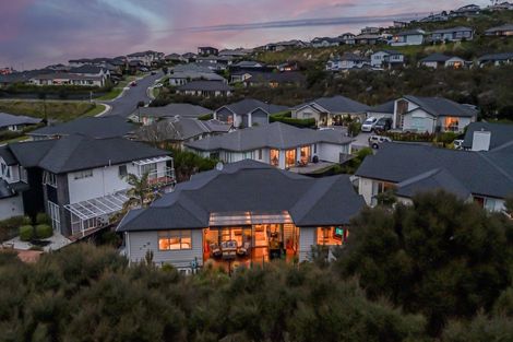 Photo of property in 8 Pheasant Close, Stanmore Bay, Whangaparaoa, 0932