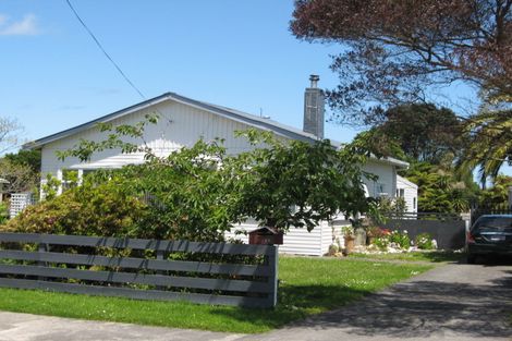 Photo of property in 18 Romilly Street, Westport, 7825