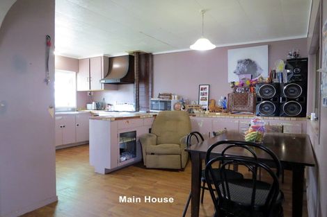Photo of property in 22 Watt Street, Coromandel, 3506