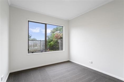 Photo of property in 14 Russett Grove, Henderson, Auckland, 0612