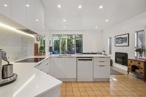 Photo of property in 2/110 Aberdeen Road, Campbells Bay, Auckland, 0620