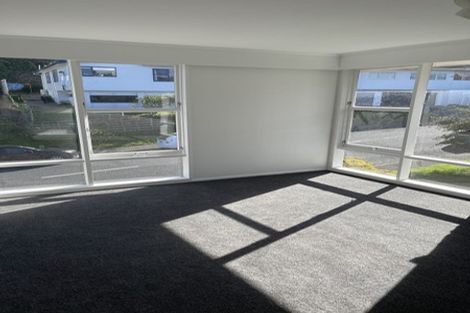 Photo of property in 6 Churton Drive, Churton Park, Wellington, 6037