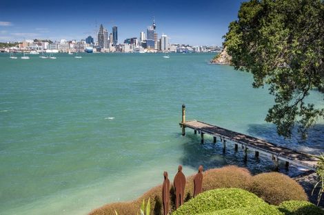 Photo of property in 9 Stanley Point Road, Stanley Point, Auckland, 0624