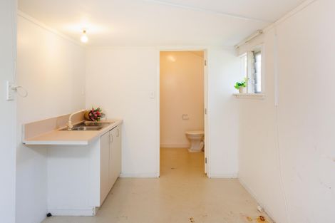 Photo of property in 21 Edgeware Road, Palmerston North, 4410