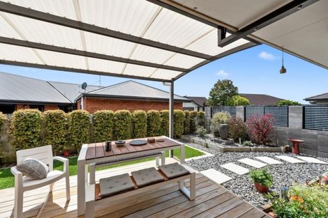 Photo of property in 18 Gibbston Close, Huntington, Hamilton, 3210