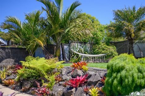 Photo of property in 16 Wainoni Heights, Greenhithe, Auckland, 0632