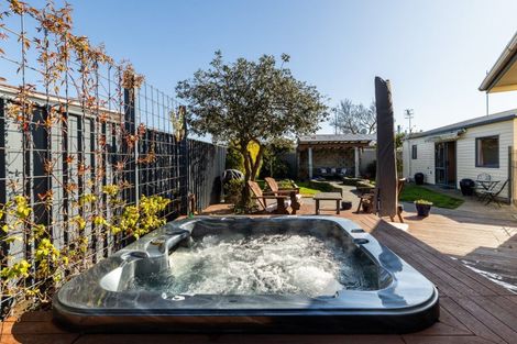 Photo of property in 52 Clarence Cox Crescent, Pirimai, Napier, 4112