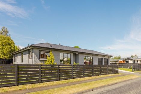 Photo of property in 2 Willow Grove, Waipukurau, 4200
