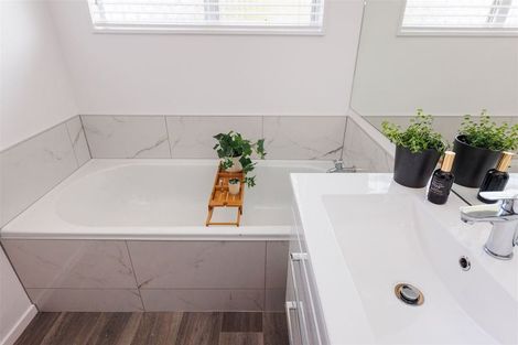 Photo of property in 17 Palliser Place, Milson, Palmerston North, 4414