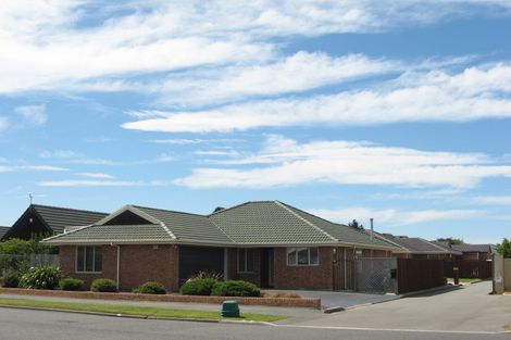 Photo of property in 431 Mairehau Road, Parklands, Christchurch, 8083