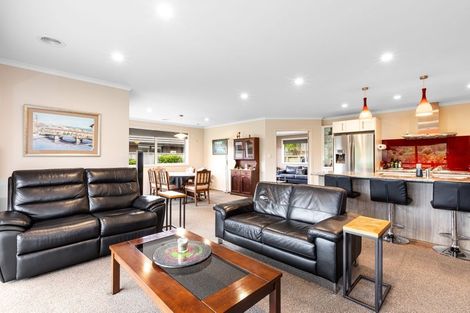 Photo of property in 21 Resolution Drive, Whitby, Porirua, 5024