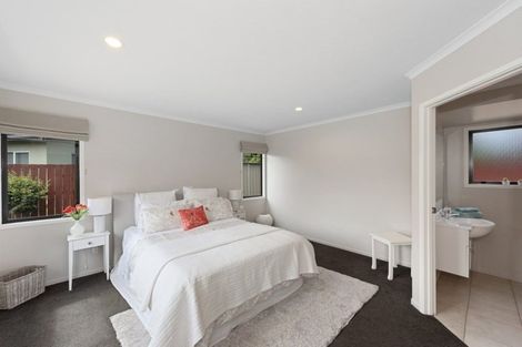 Photo of property in 53 Saint James Drive, Huntington, Hamilton, 3210