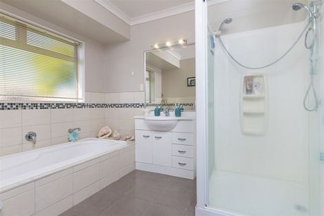 Photo of property in 5 Kendallvale Drive, Waiuku, 2123