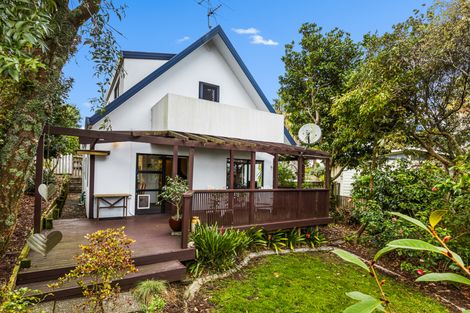 Photo of property in 3 Lantana Road, Green Bay, Auckland, 0604