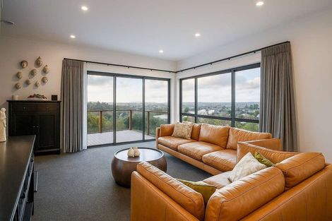 Photo of property in 1 Shakespeare Road, Bastia Hill, Whanganui, 4500