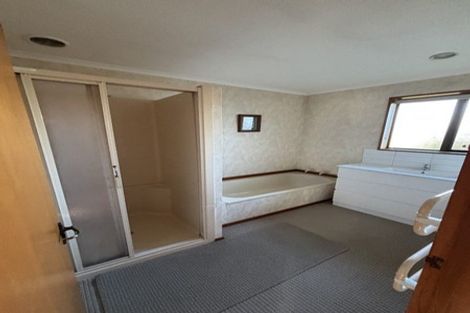 Photo of property in 2/2a Thorrington Road, Cashmere, Christchurch, 8022