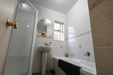 Photo of property in 9 Ryehill Close, New Lynn, Auckland, 0600