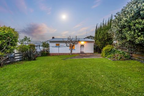 Photo of property in 2/48 Churchill Road, Murrays Bay, Auckland, 0630