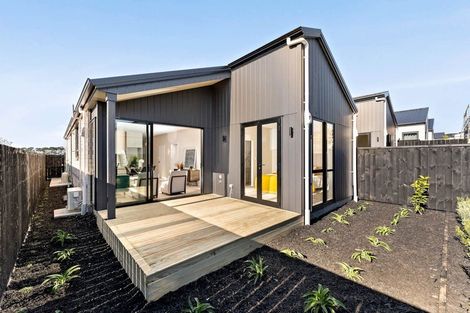 Photo of property in 33 Paretao Street, Massey, 0614