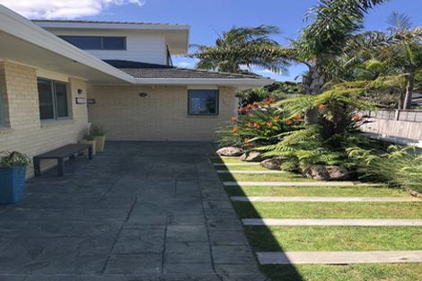 Photo of property in 43 Walton Street, Red Beach, 0932