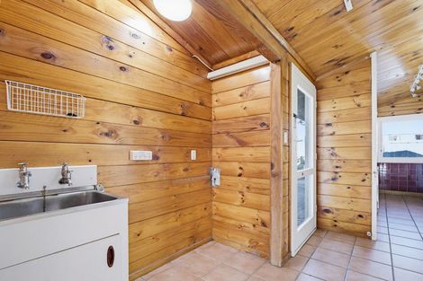Photo of property in 20 Willow Avenue, Hannahs Bay, Rotorua, 3010