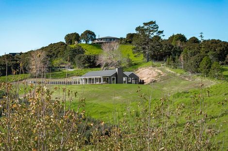 Photo of property in 48 Upper Whangateau Road, Big Omaha, 0985