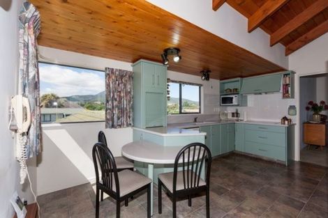 Photo of property in 1 Mallinder Place, Oakura, 4314