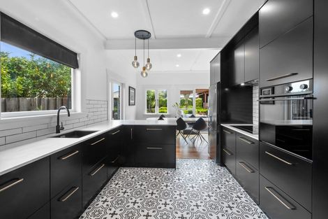 Photo of property in 20 Wallace Place, Westown, New Plymouth, 4310