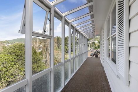 Photo of property in 15a Romney Square, Tawa, Wellington, 5028