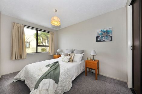 Photo of property in 2/2 Kingham Place, Avonhead, Christchurch, 8042