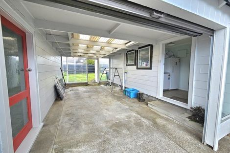 Photo of property in 4 Poplar Grove, Whalers Gate, New Plymouth, 4310