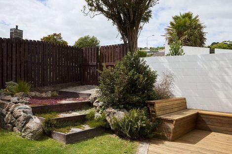Photo of property in 76 Cannon Hill Crescent, Mount Pleasant, Christchurch, 8081