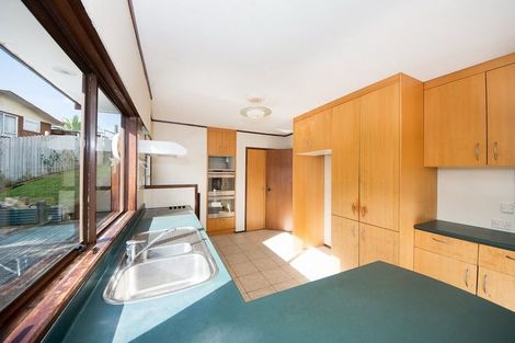 Photo of property in 11 Taioma Crescent, Te Atatu Peninsula, Auckland, 0610