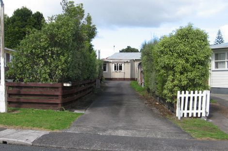 Photo of property in 9 Clinton Avenue, Te Atatu Peninsula, Auckland, 0610