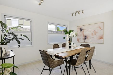 Photo of property in 1/149 Eskdale Road, Birkdale, Auckland, 0626
