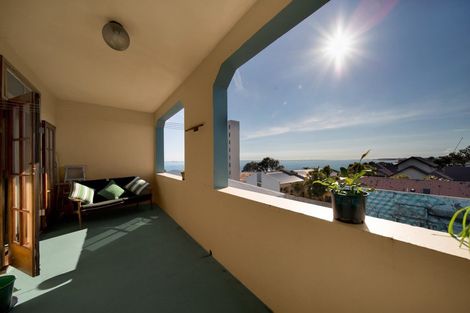 Photo of property in Devonport Apartments, 50/127 Saint Aubyn Street, New Plymouth, 4310
