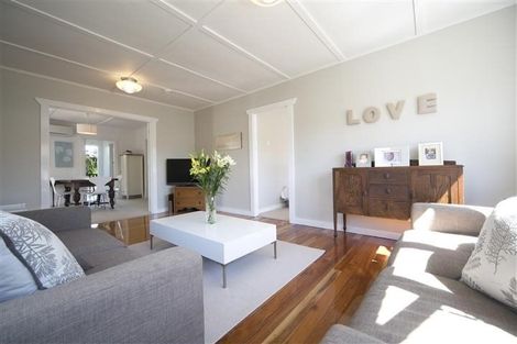 Photo of property in 4 Cleve Road, Green Bay, Auckland, 0604
