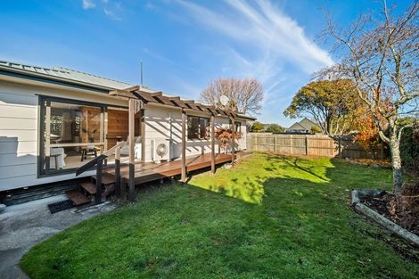 Photo of property in 2/74 Aorangi Road, Bryndwr, Christchurch, 8053