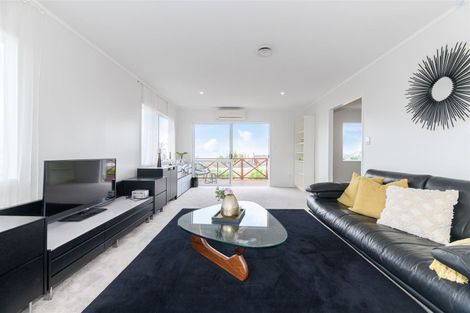 Photo of property in 1 Marguerita Place, West Harbour, Auckland, 0618