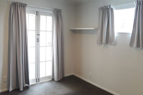Photo of property in 5 Denver Avenue, Sunnyvale, Auckland, 0612