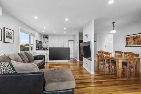 Photo of property in 92 Kahu Road, Paremata, Porirua, 5024