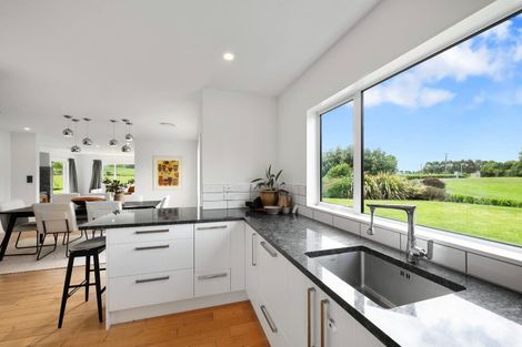 Photo of property in 1777 State Highway 16, Helensville, 0875