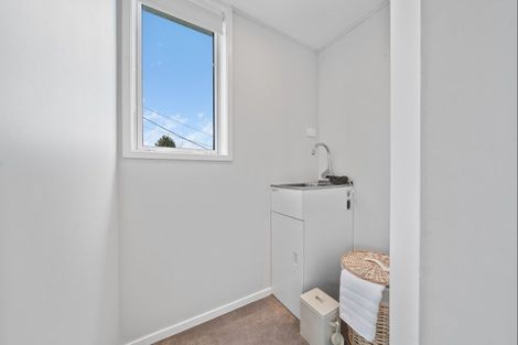 Photo of property in 13e York Crescent, Westown, New Plymouth, 4310