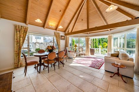 Photo of property in 1 Oakmont, Heretaunga, Upper Hutt, 5018