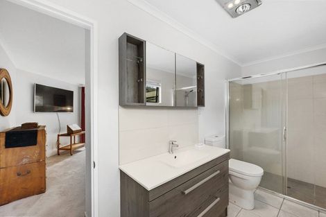 Photo of property in 5 Springwater Vale, Unsworth Heights, Auckland, 0632