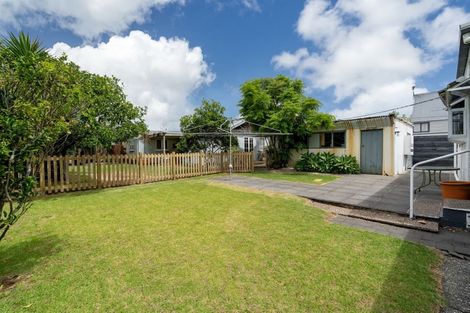 Photo of property in 1/6 Shakespeare Road, Milford, Auckland, 0620